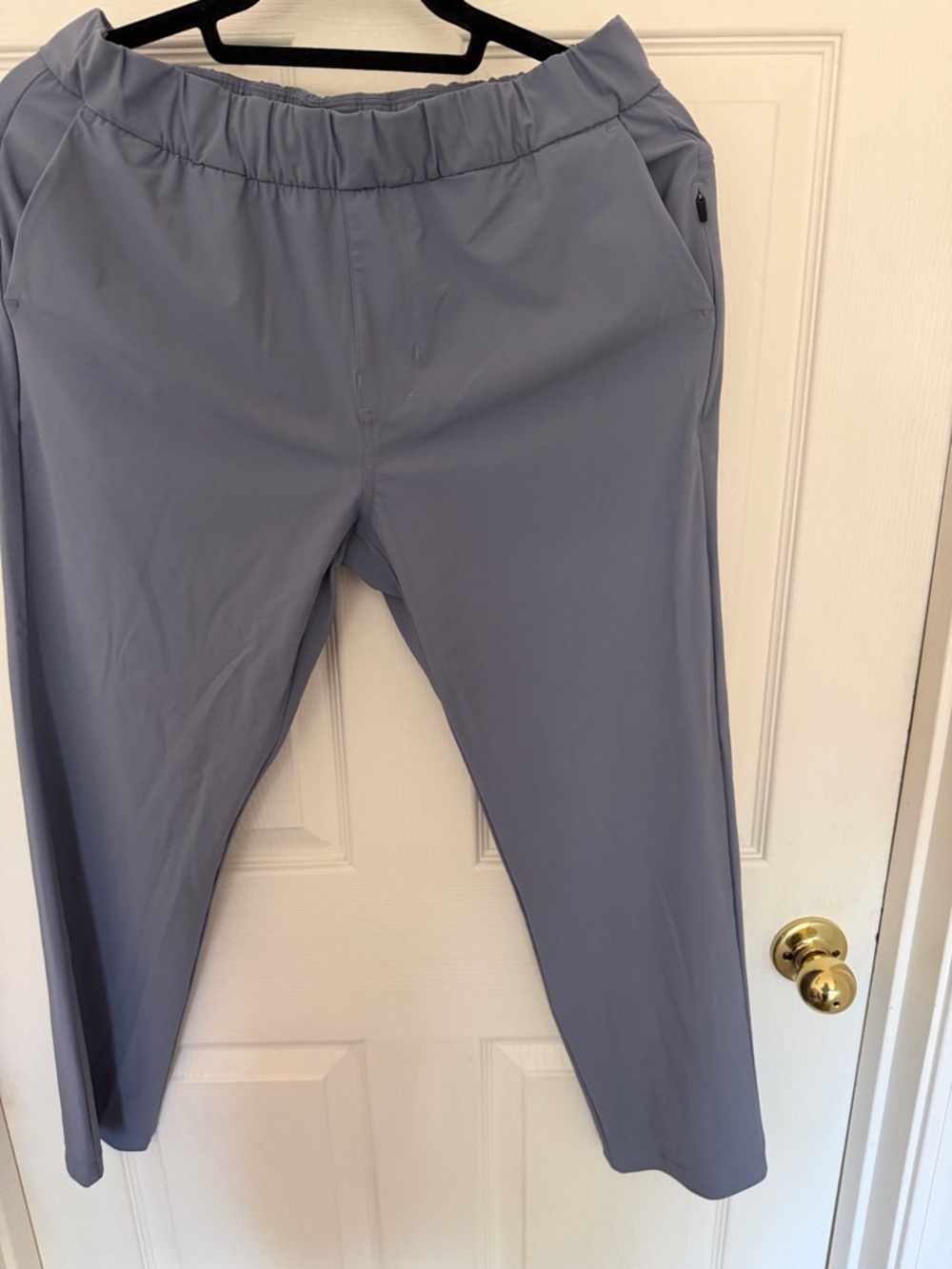 Vuori Lightweight Jogger Pants in the color Blue Heron